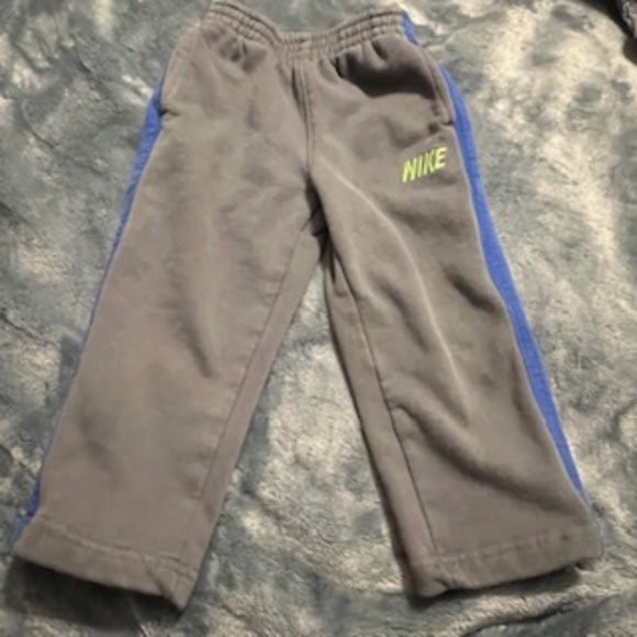 Nike Boys Sweatpants | Size 2T | Cozy and Comfortable | Perfect for Playtime - Picture 1 of 3